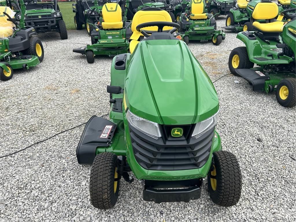 John Deere X330 Компактни трактори