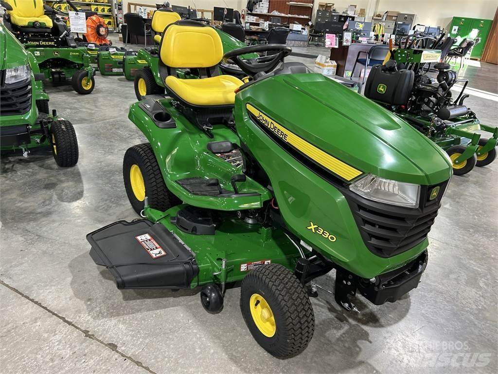 John Deere X330 Компактни трактори