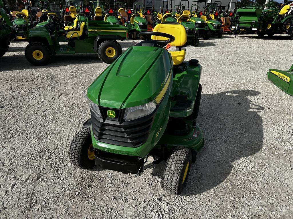 John Deere X330 Компактни трактори
