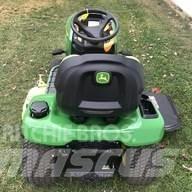 John Deere X330 Компактни трактори