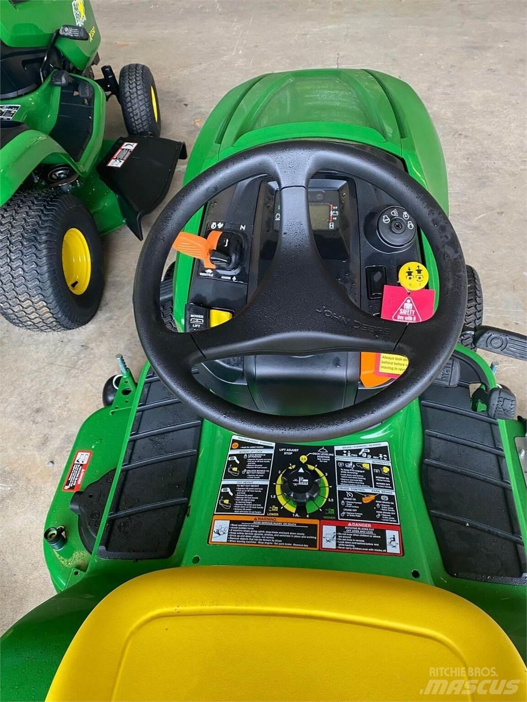 John Deere X330 Компактни трактори