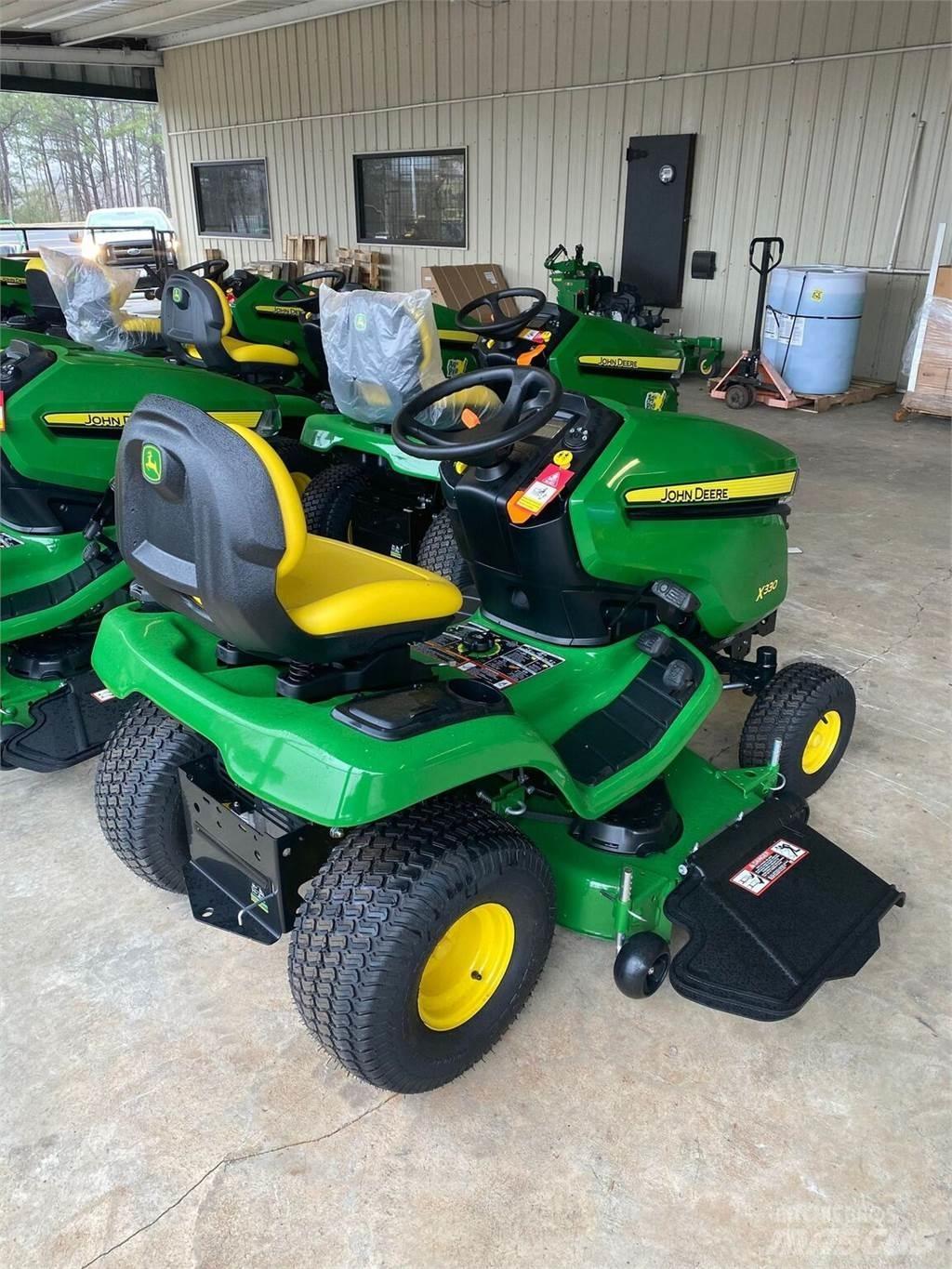John Deere X330 Компактни трактори