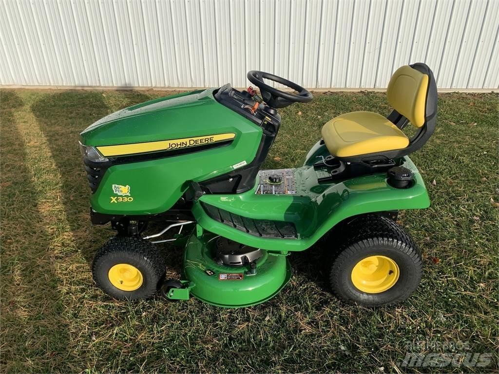 John Deere X330 Компактни трактори