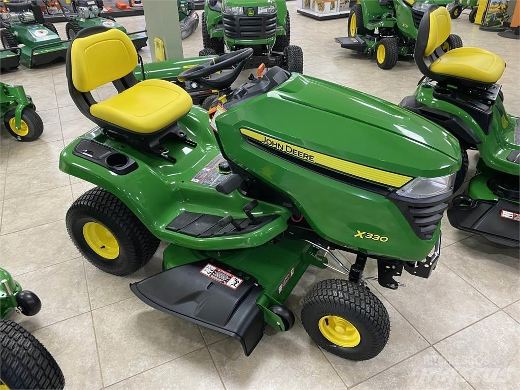 John Deere X330 Компактни трактори