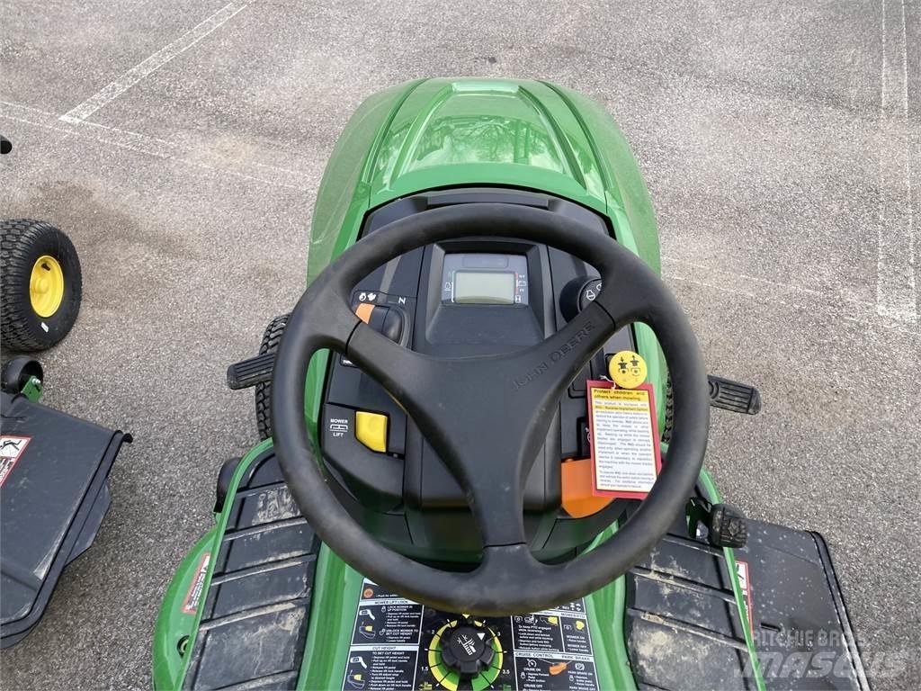 John Deere X330 Компактни трактори