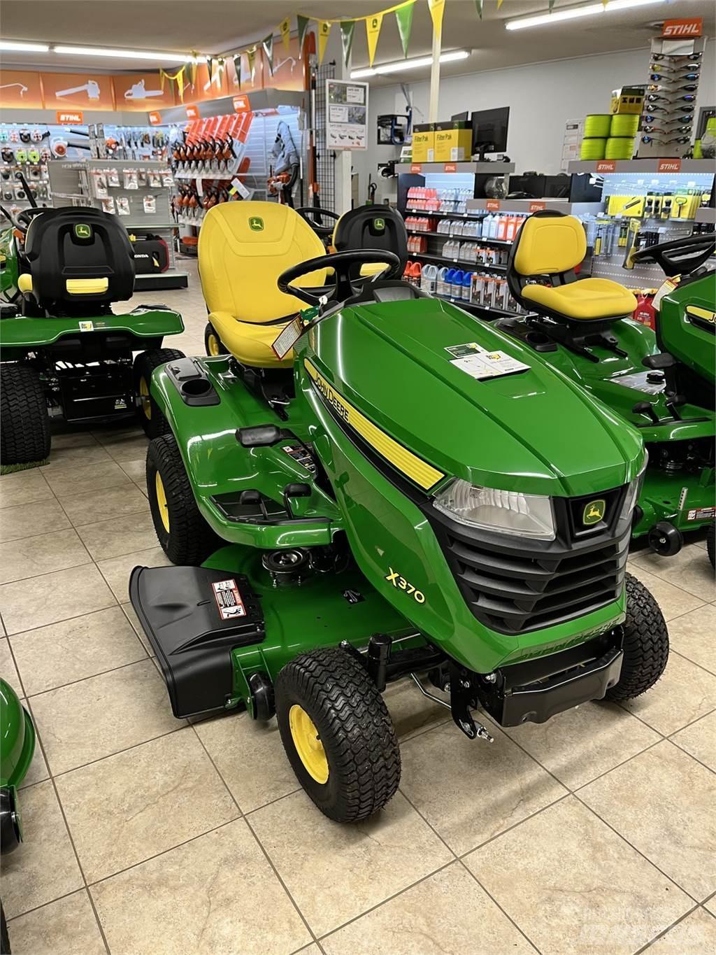 John Deere X370 Компактни трактори