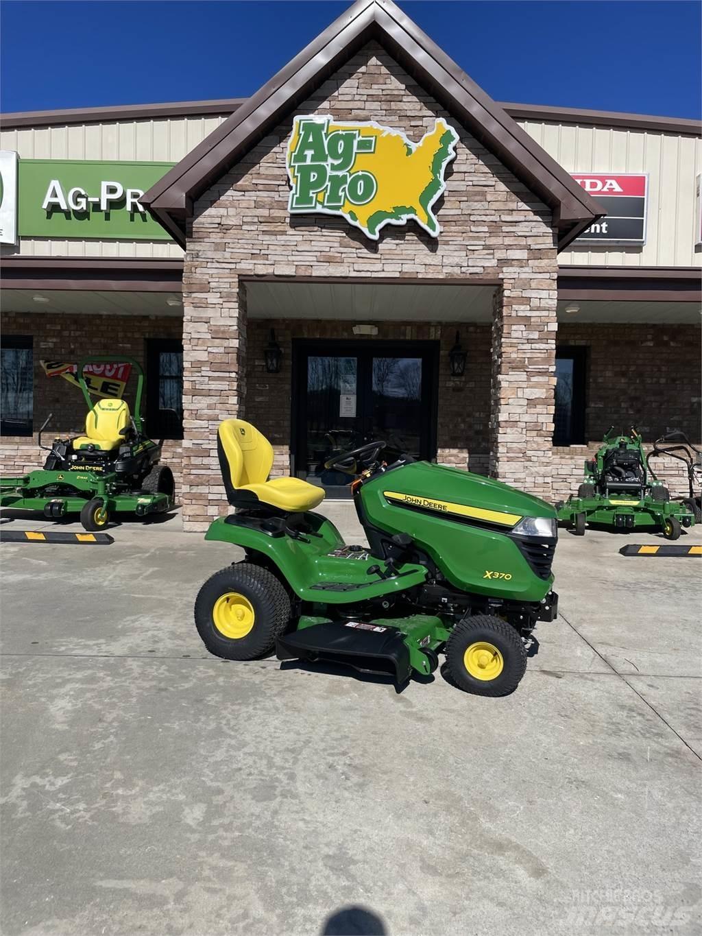 John Deere X370 Компактни трактори