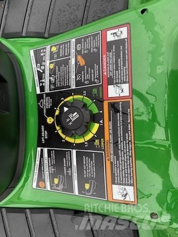 John Deere X370 Компактни трактори