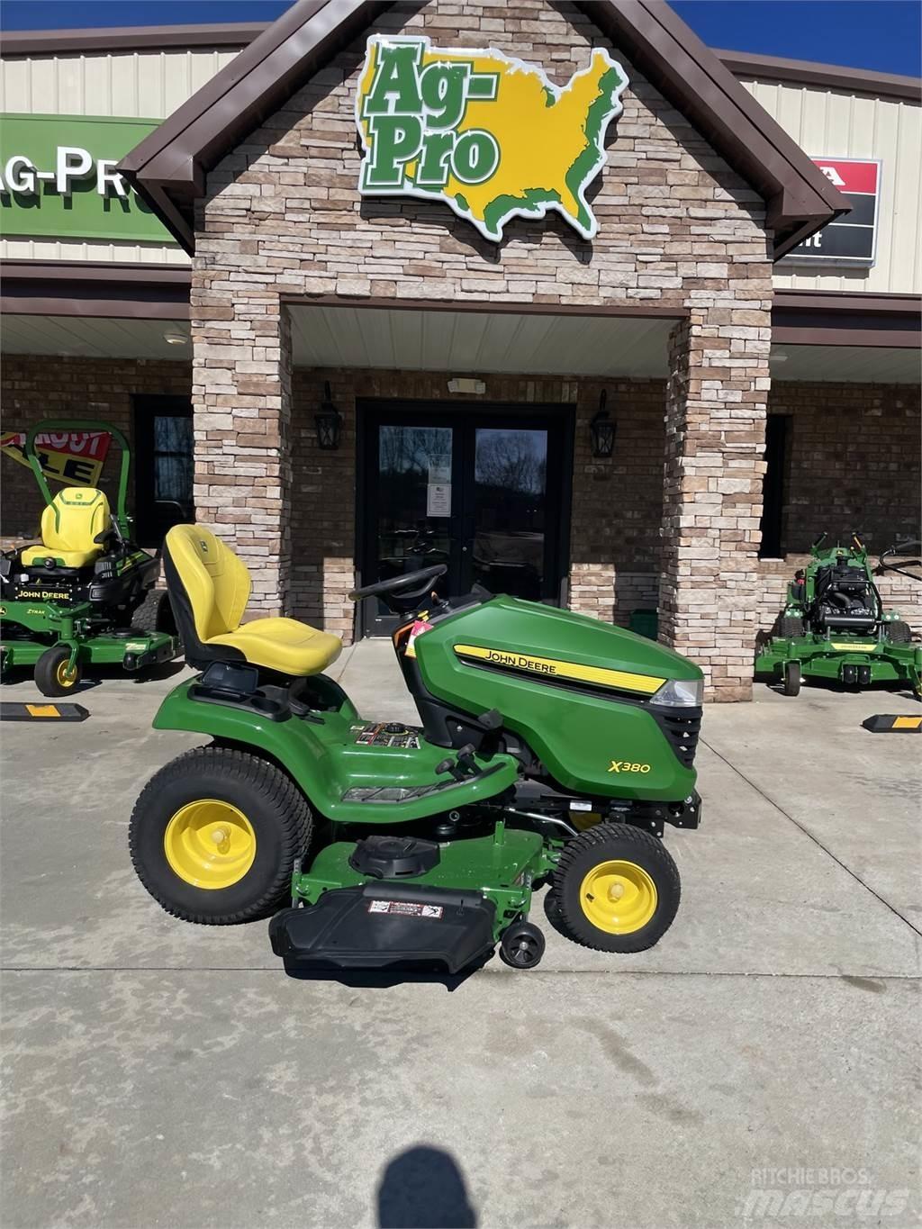 John Deere X380 Компактни трактори