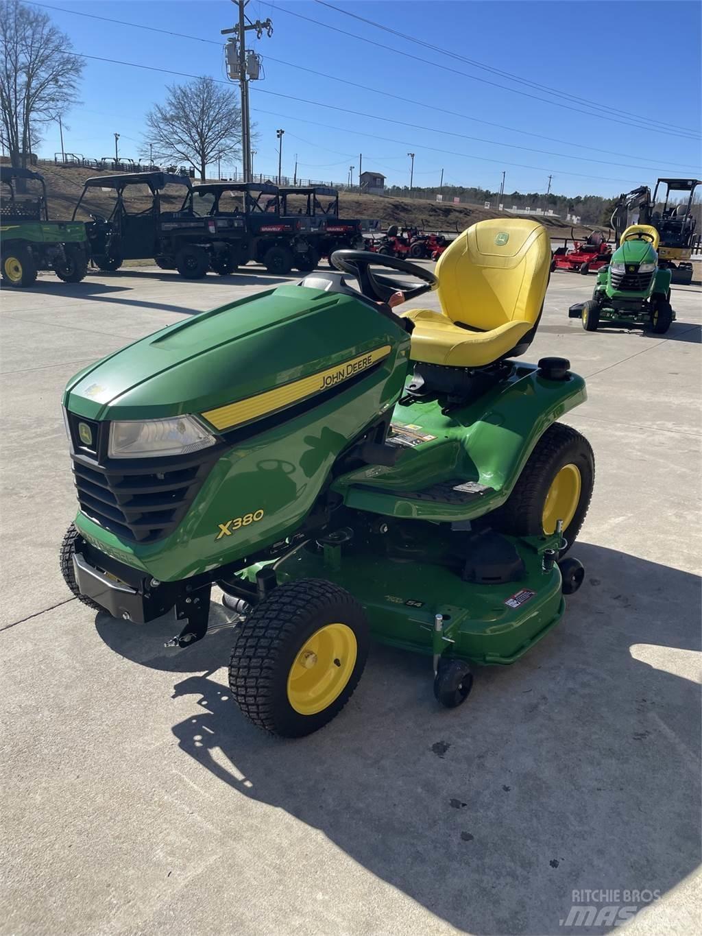 John Deere X380 Компактни трактори
