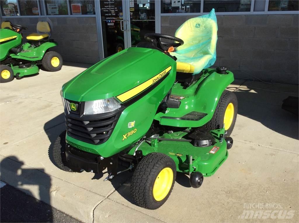 John Deere X380 Компактни трактори