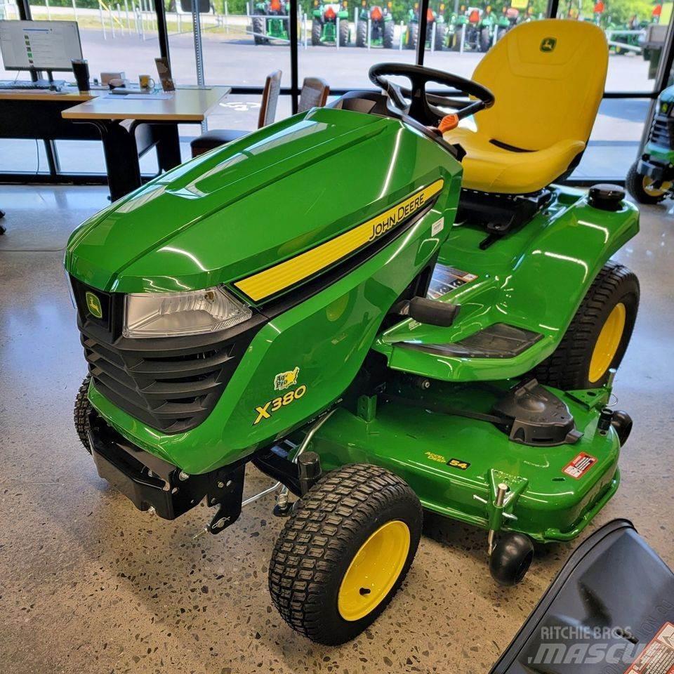John Deere X380 Компактни трактори