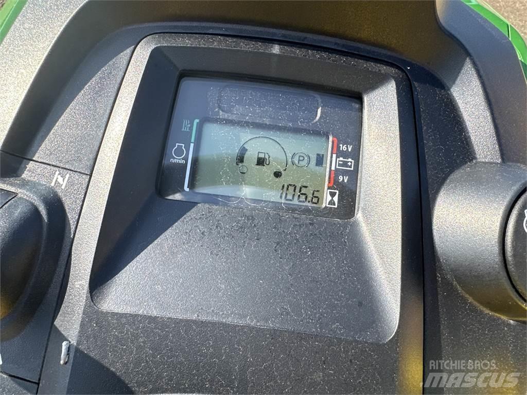 John Deere x380 Компактни трактори
