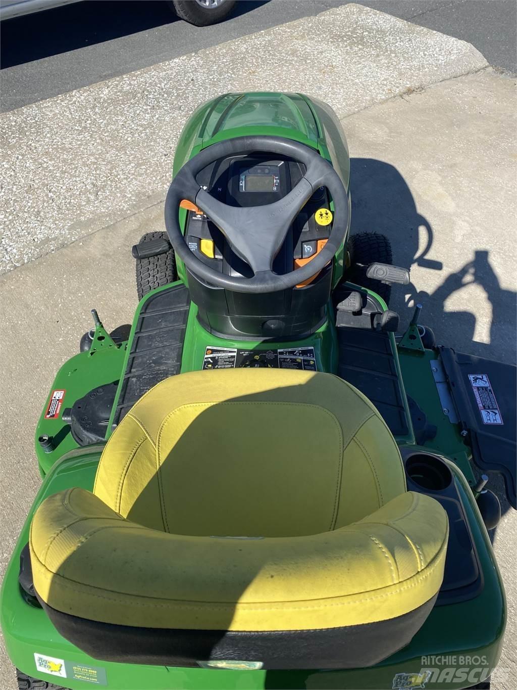 John Deere X380 Компактни трактори