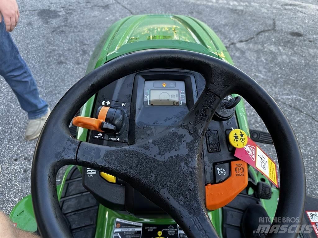John Deere X380 Компактни трактори