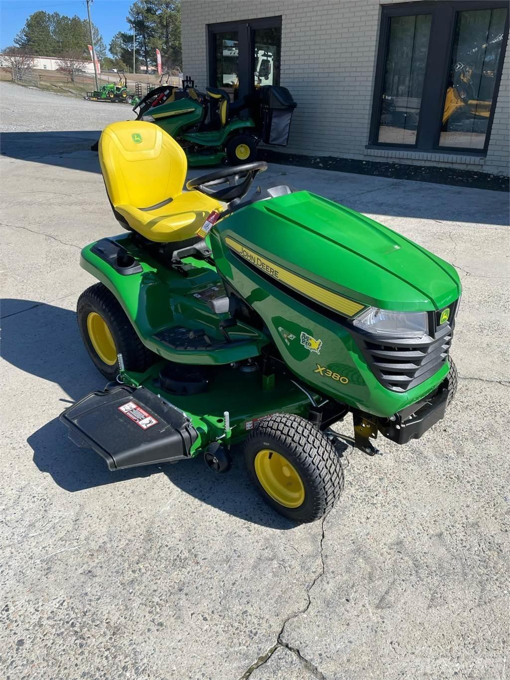 John Deere X380 Компактни трактори
