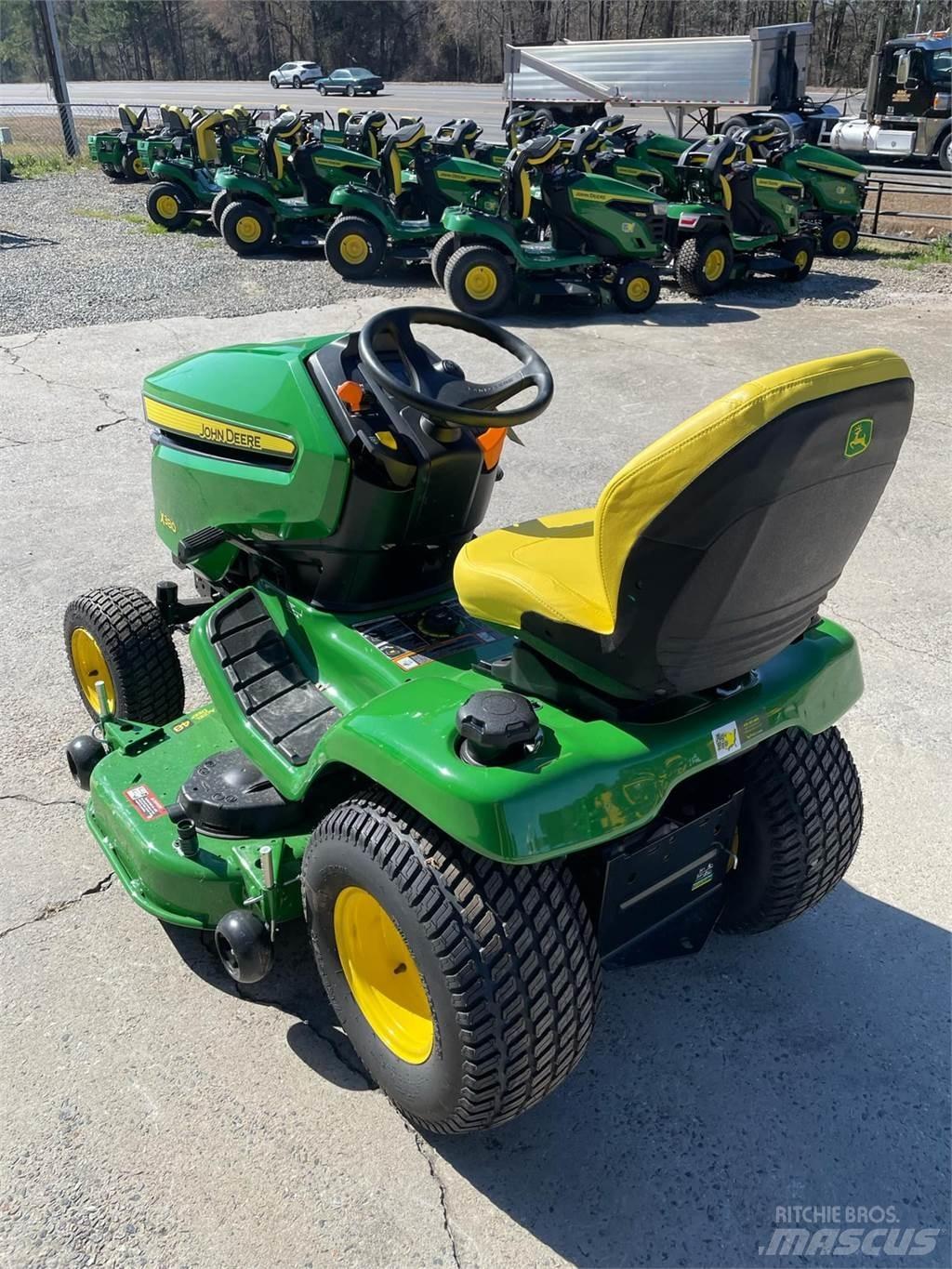 John Deere X380 Компактни трактори