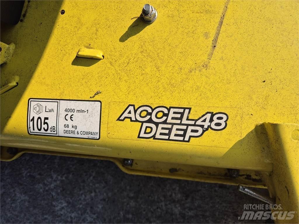 John Deere X380 Компактни трактори