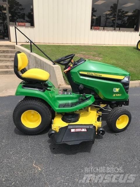 John Deere X380 Компактни трактори