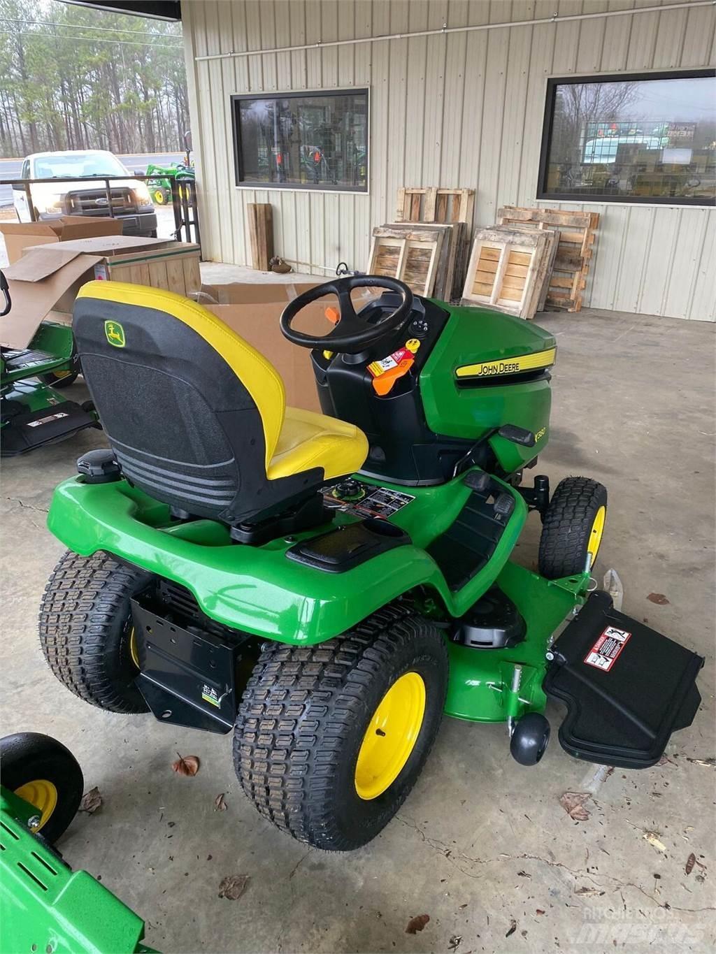John Deere X380 Компактни трактори