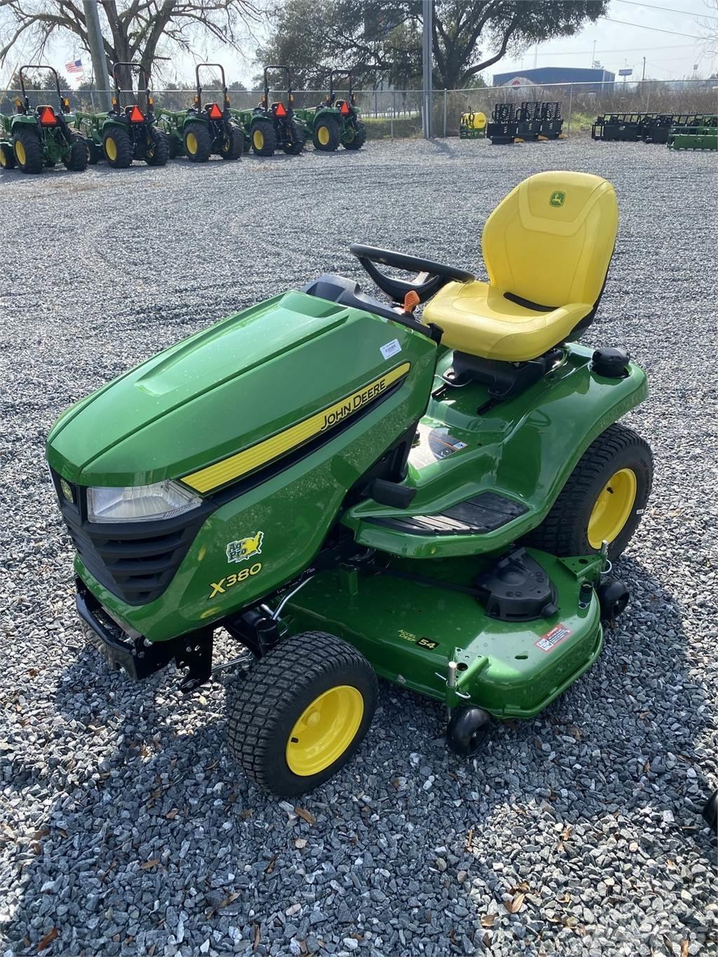 John Deere X380 Компактни трактори