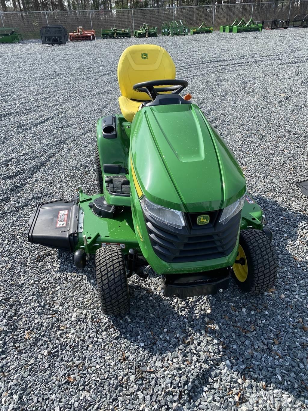 John Deere X380 Компактни трактори