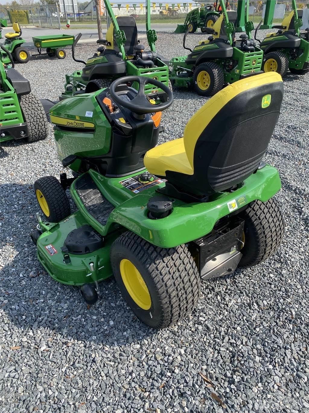 John Deere X380 Компактни трактори