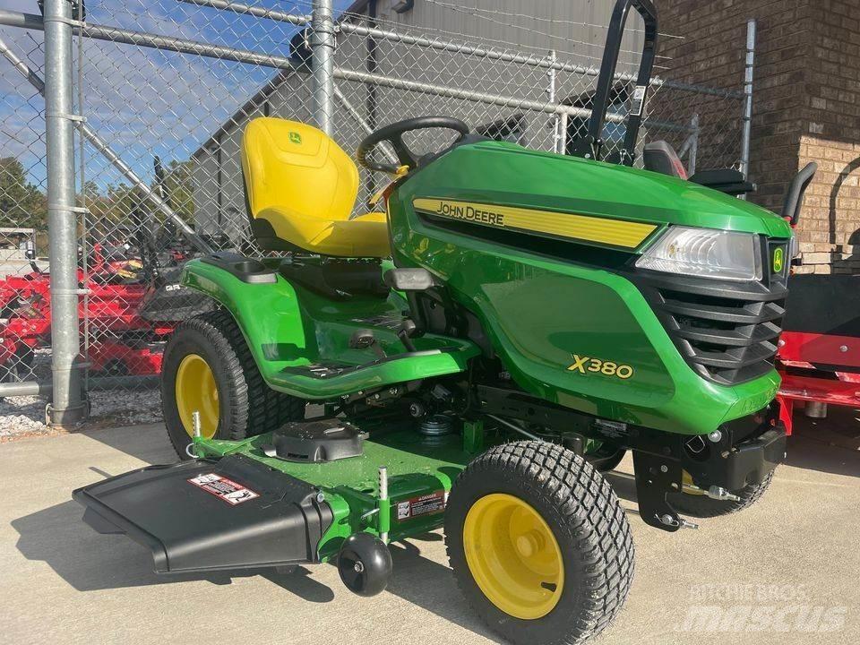 John Deere X380 Компактни трактори