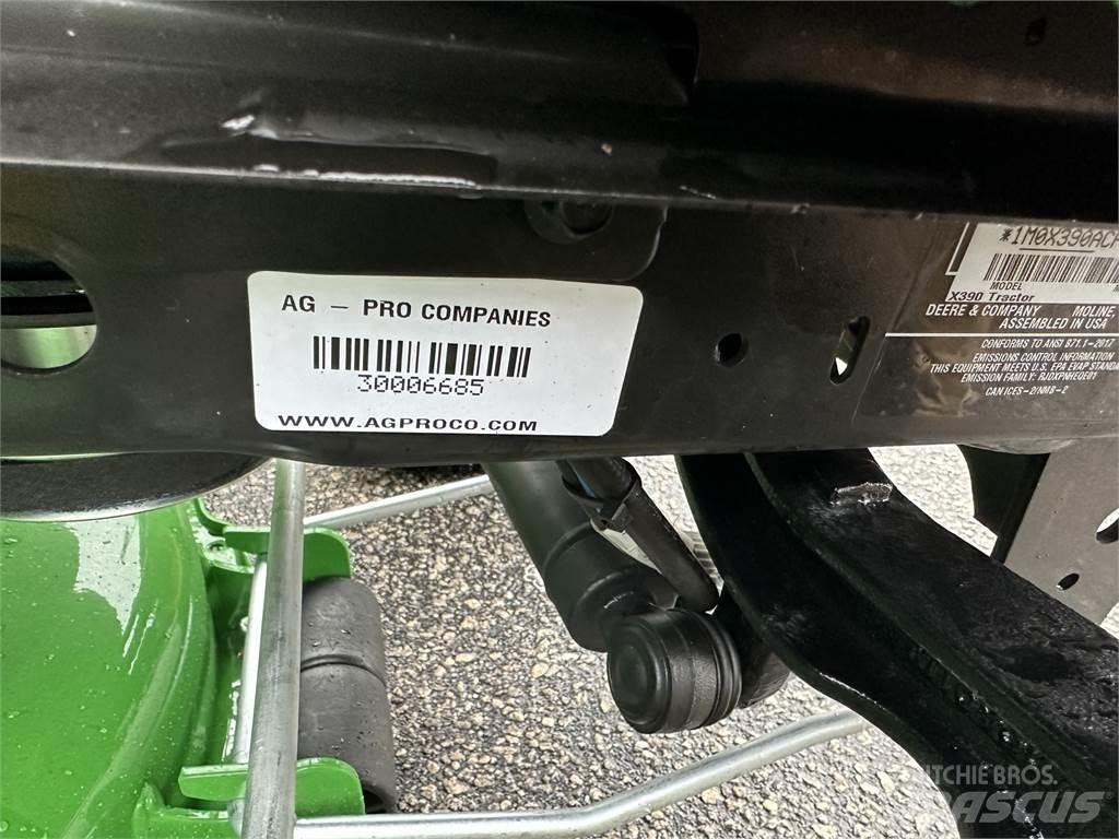 John Deere X390 Компактни трактори