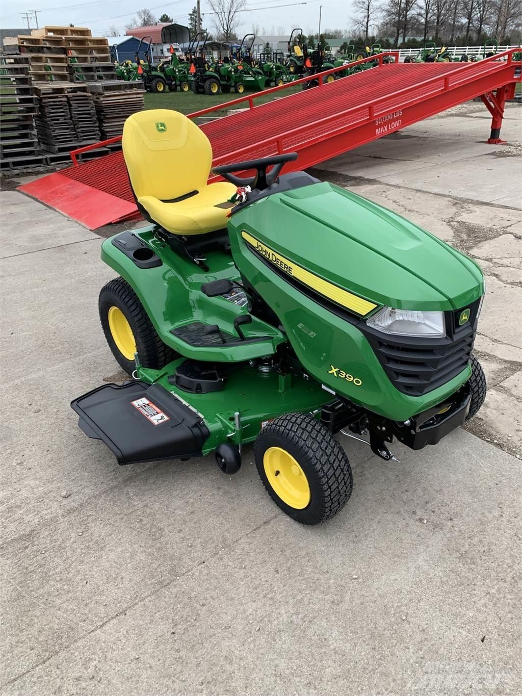 John Deere X390 Компактни трактори