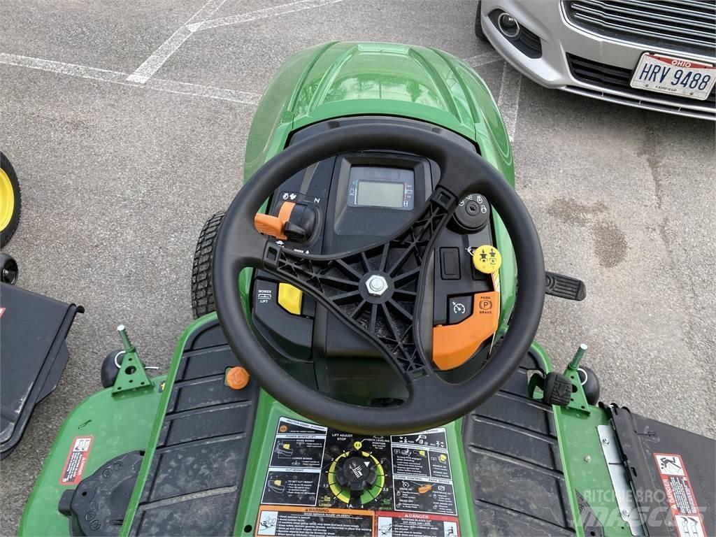 John Deere X580 Компактни трактори