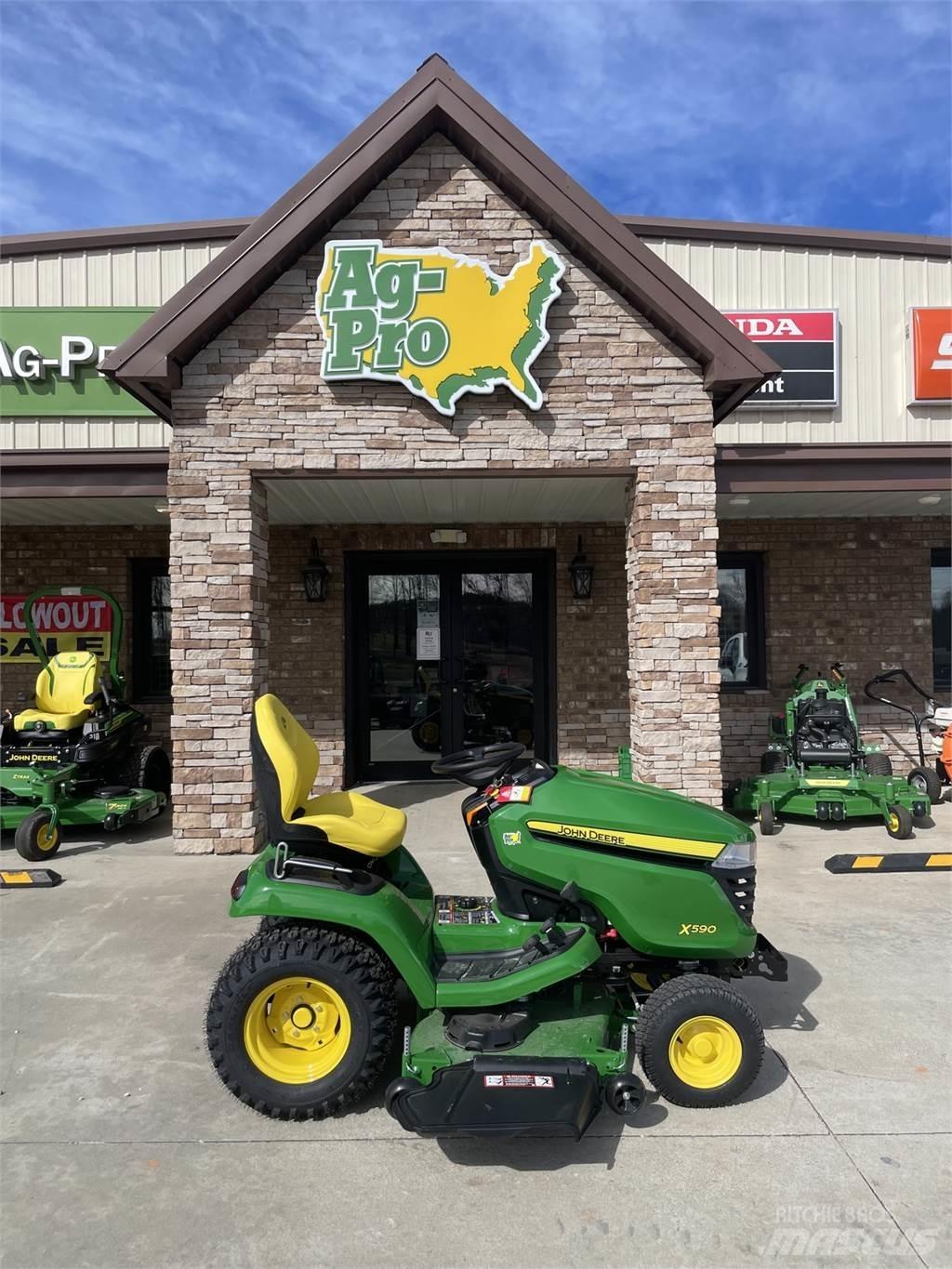 John Deere X590 Компактни трактори