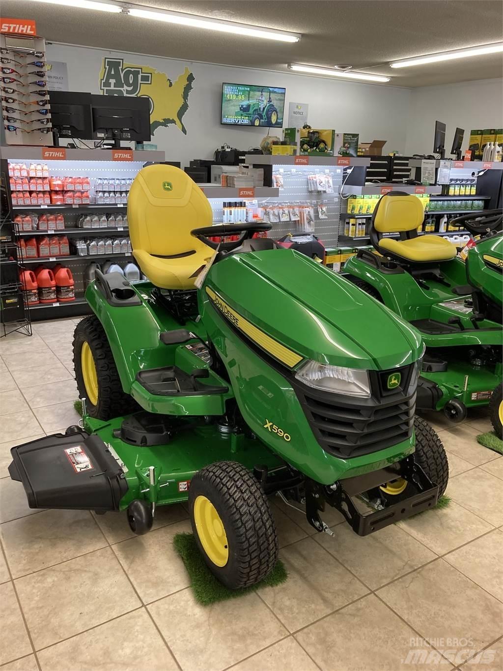 John Deere X590 Компактни трактори