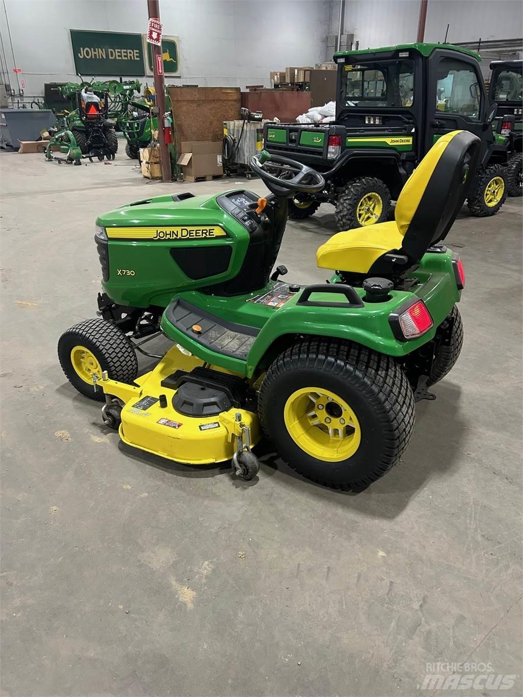 John Deere X730 Компактни трактори