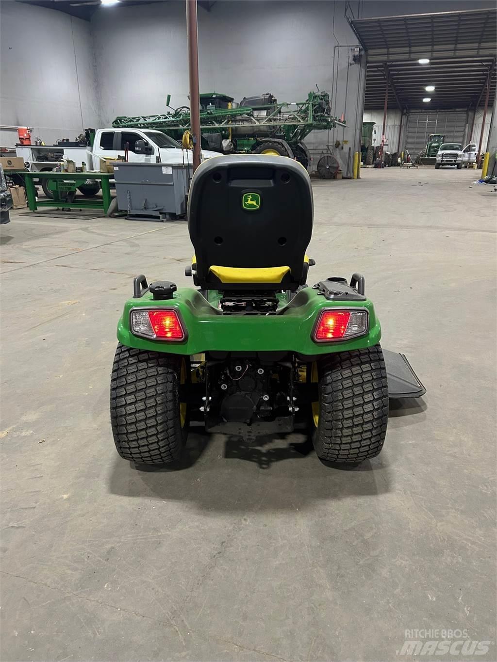 John Deere X730 Компактни трактори