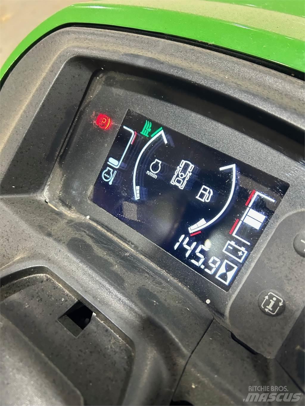 John Deere X730 Компактни трактори