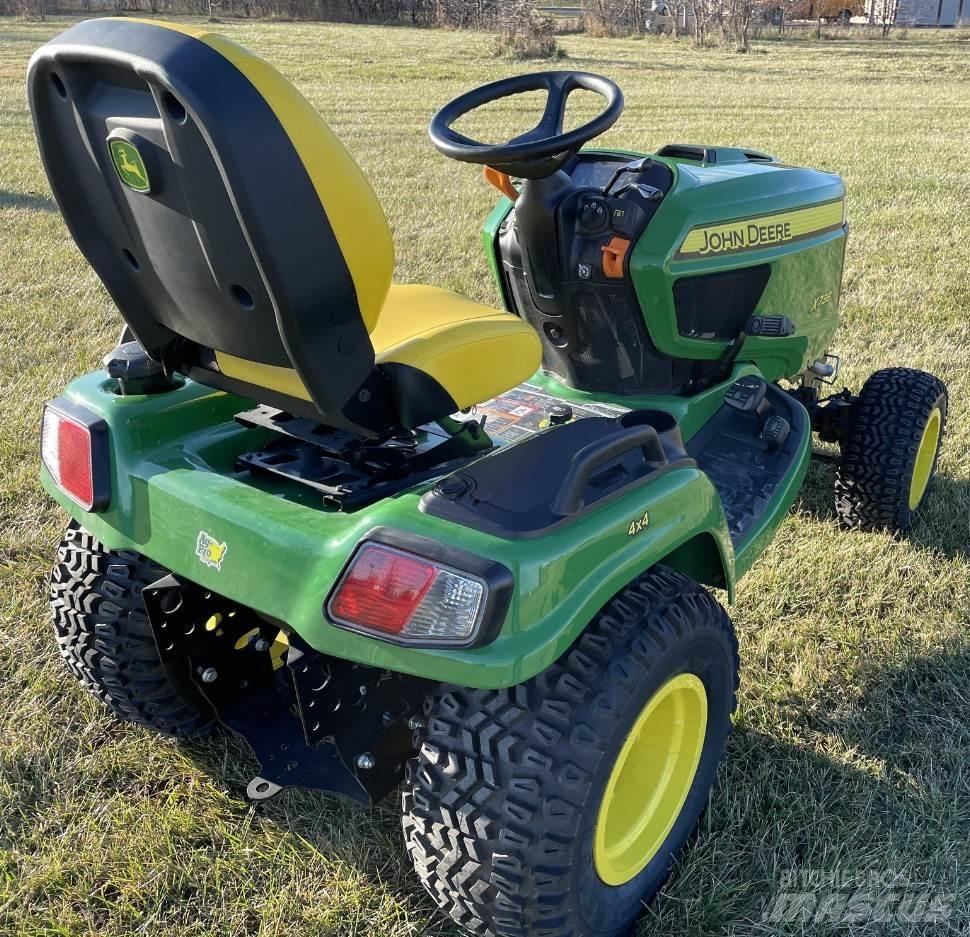 John Deere X738 Компактни трактори