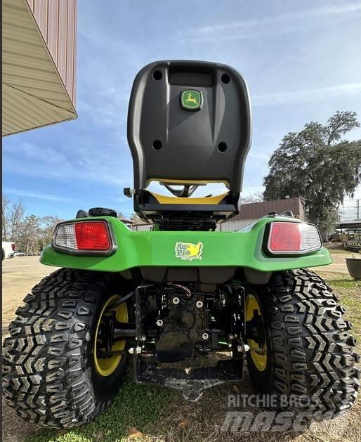 John Deere X739 Компактни трактори