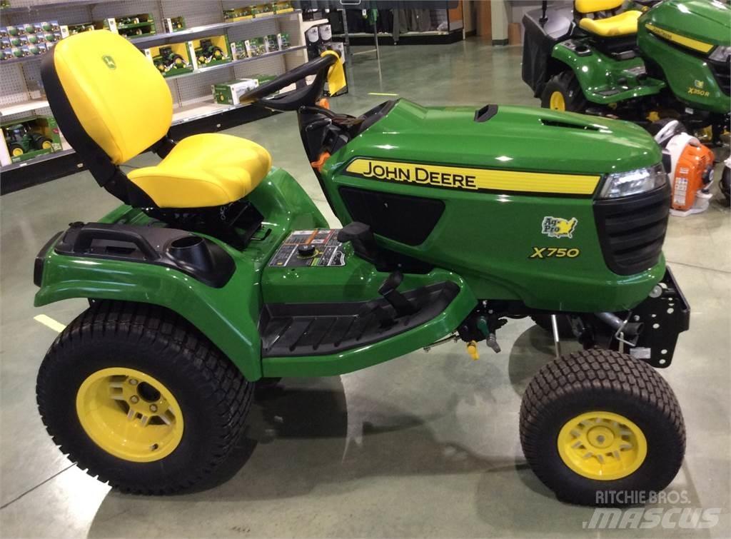 John Deere X750 Компактни трактори