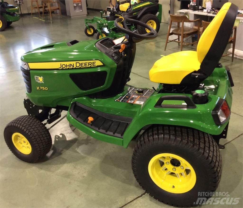 John Deere X750 Компактни трактори