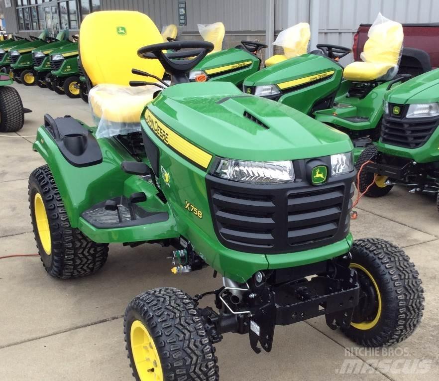 John Deere X758 Компактни трактори