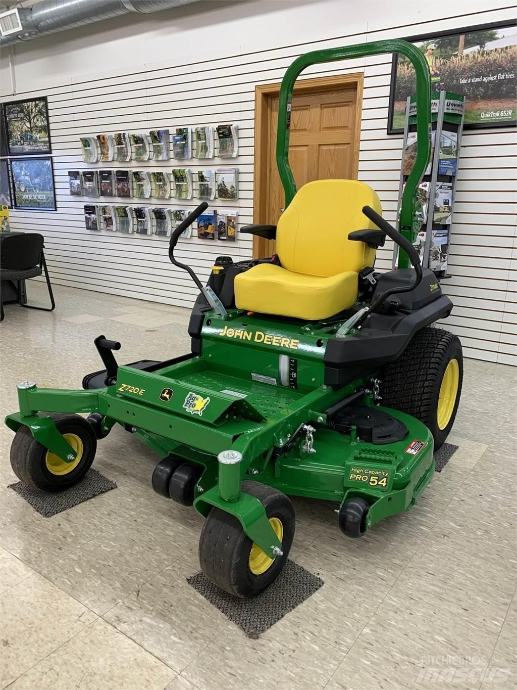 John Deere Z720E Косачки без радиус на завъртане