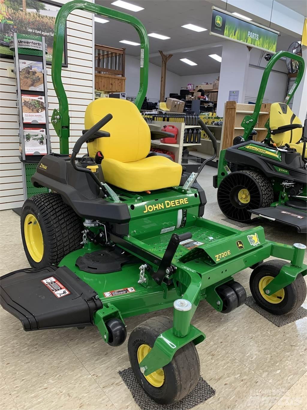 John Deere Z720E Косачки без радиус на завъртане