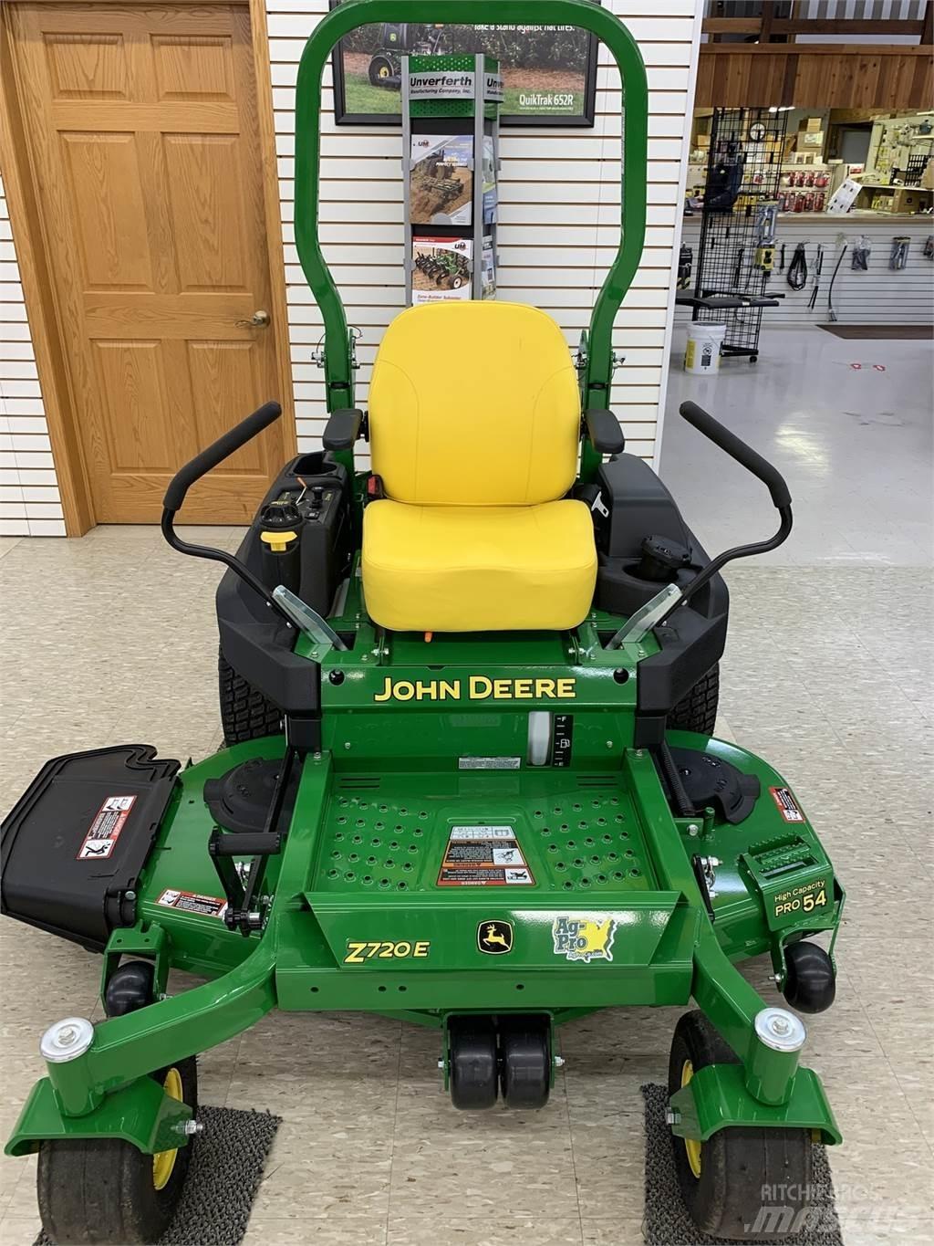 John Deere Z720E Косачки без радиус на завъртане
