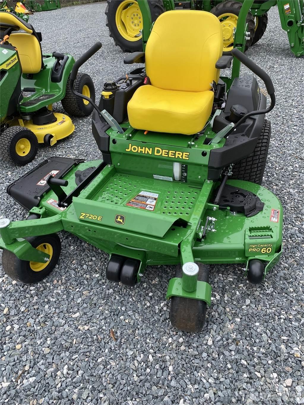 John Deere Z720E Косачки без радиус на завъртане