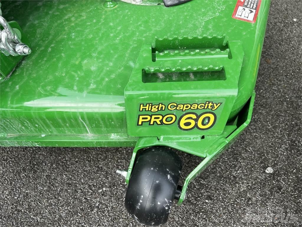 John Deere Z720E Косачки без радиус на завъртане