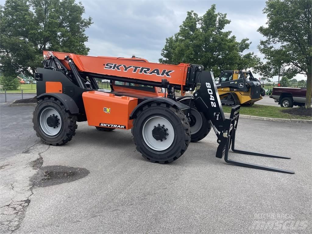 SkyTrak 8042 Телескопични товарачи