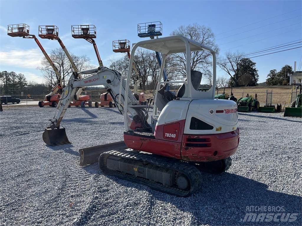 Takeuchi TB240 Мини екскаватори < 7 т