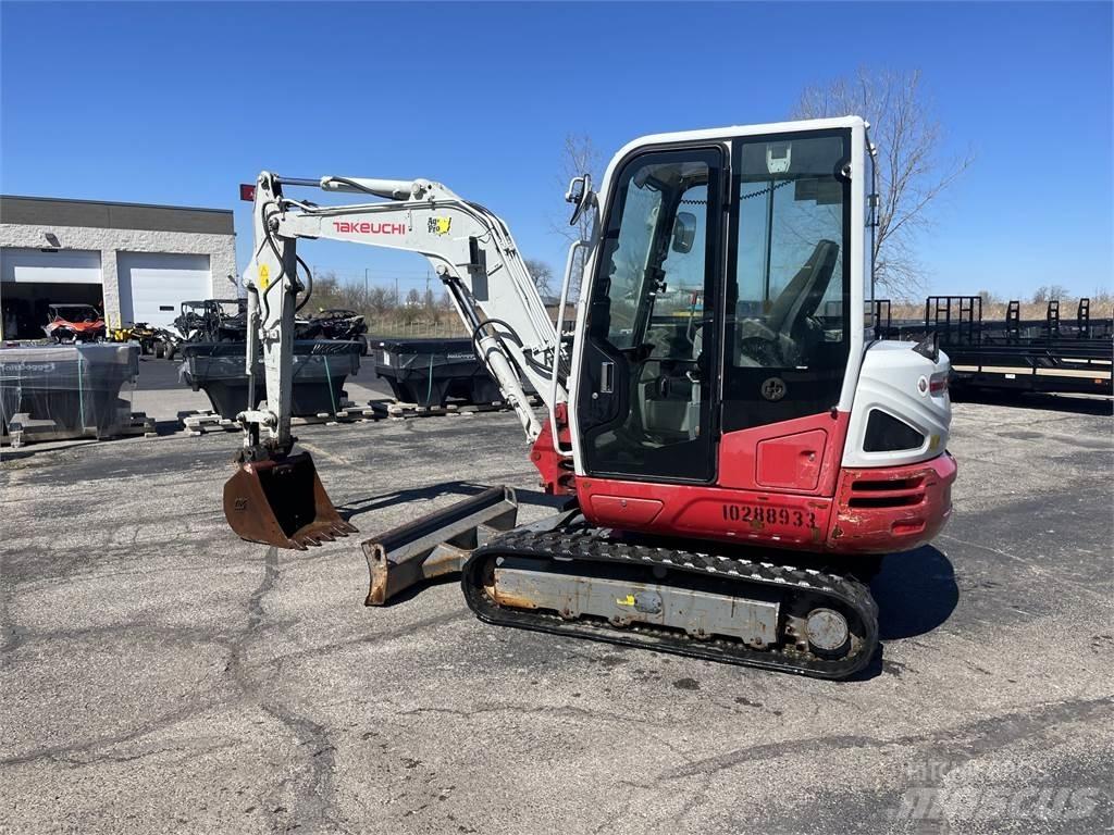 Takeuchi TB240C Мини екскаватори < 7 т