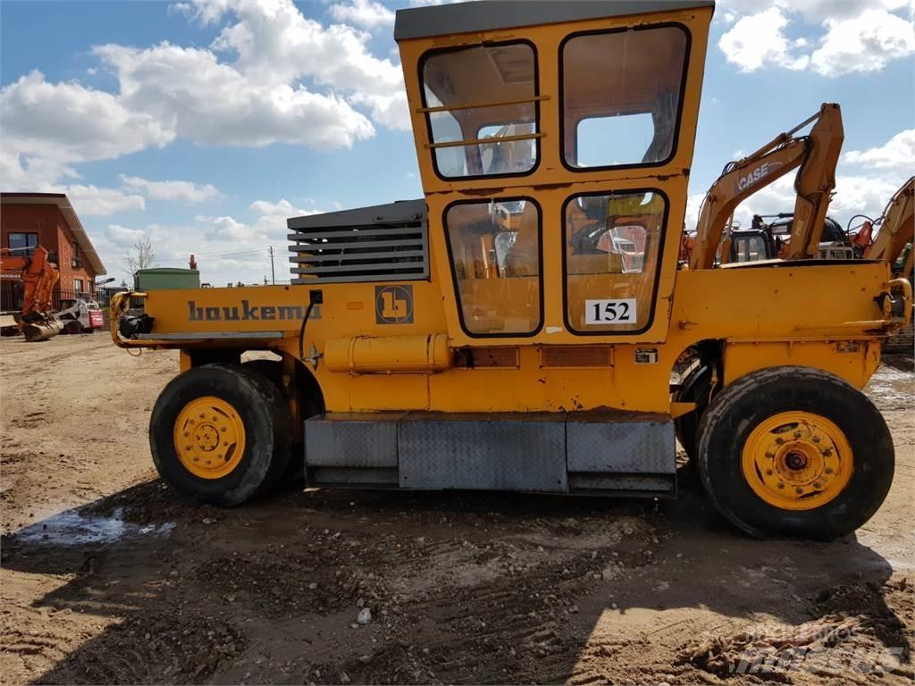 Bomag SGW-17 Пневматични гумени  ролки
